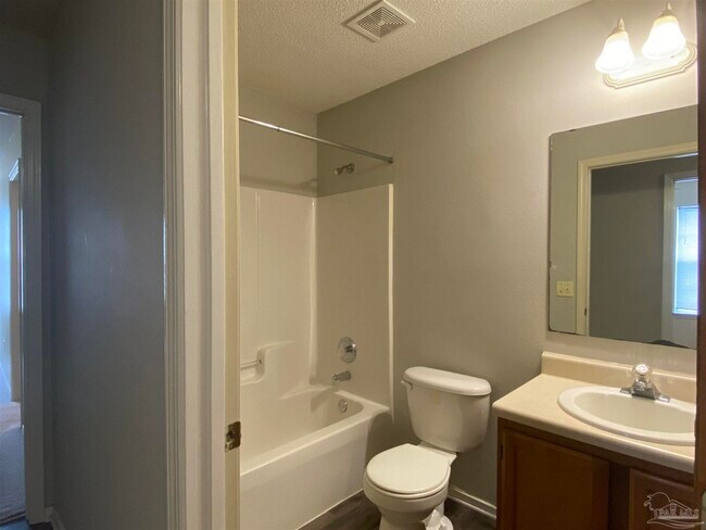 Building Photo - 504 Ashwood Ln