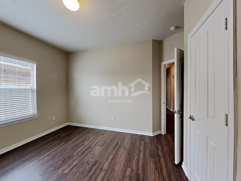 Building Photo - 28914 Hidden Lake Ct