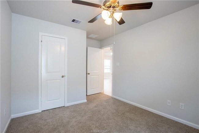Building Photo - 883 Kickapoo Ln