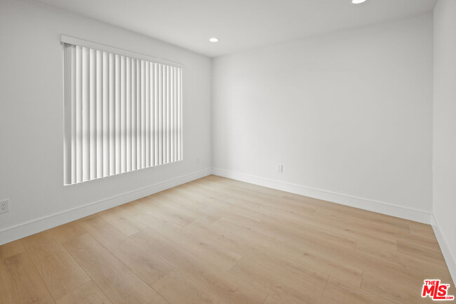 Building Photo - 2700 Fletcher Dr