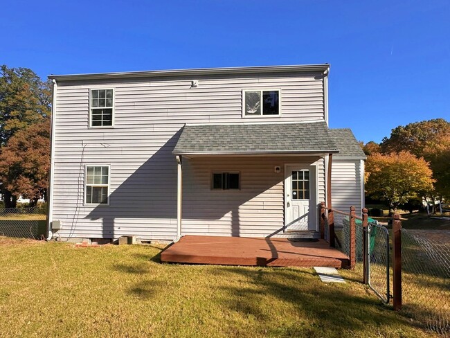 Building Photo - Cape Cod with Garage