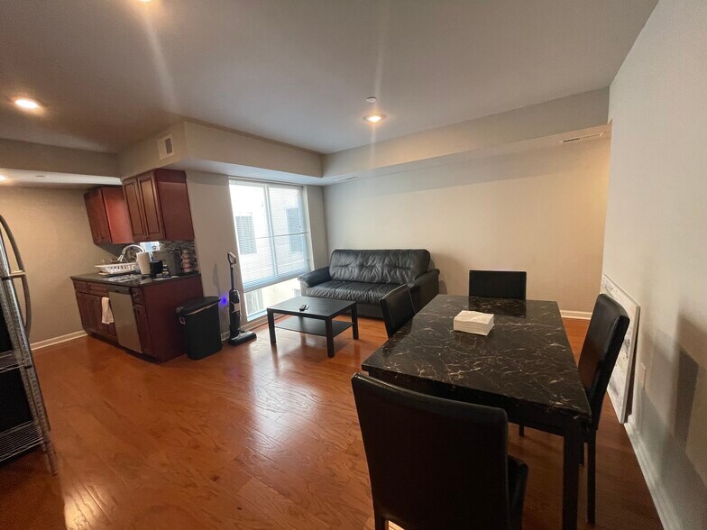 Building Photo - 620 S 42nd St