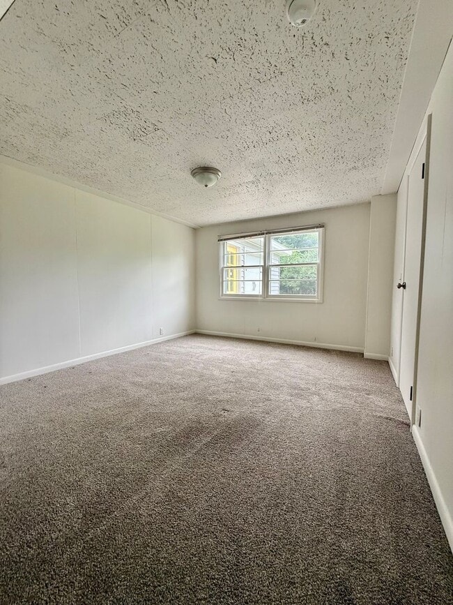Building Photo - Four Bedroom Home in Kalamazoo