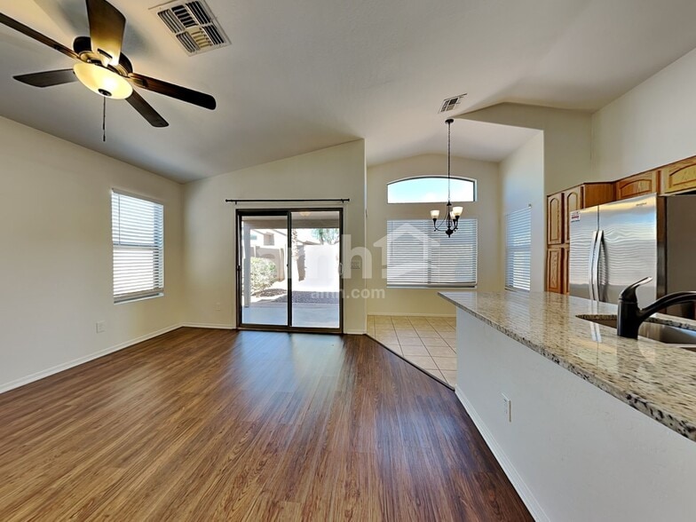 Building Photo - 13830 W Keim Dr