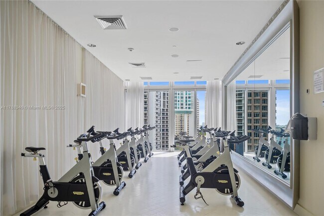 Building Photo - 495 Brickell Ave