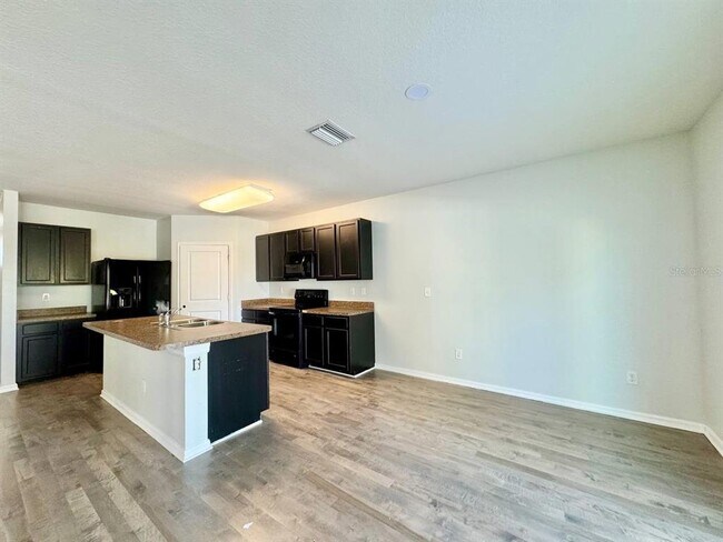Building Photo - 35743 Hillbrook Ave