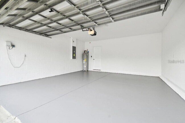 Building Photo - 6335 Ten Acre Ct