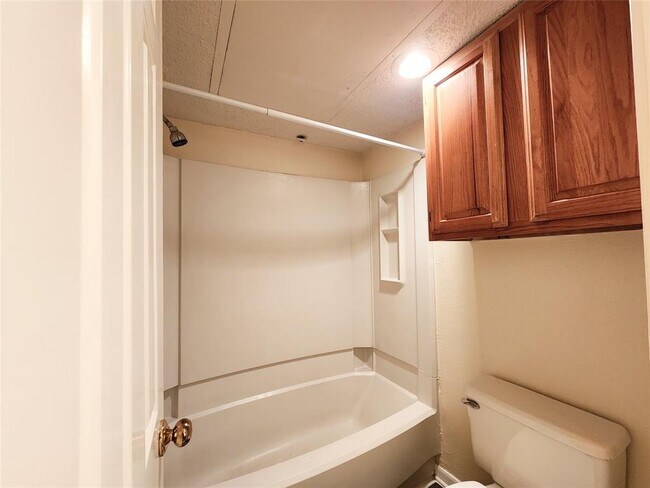 Building Photo - 1311 Antoine Dr