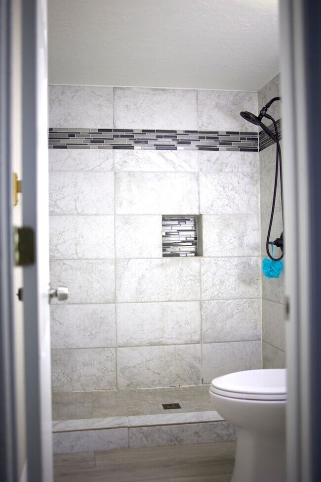 Building Photo - Spacious Clearwater Home with Modern Comforts with Private Backyard! 2bed | 1Bed