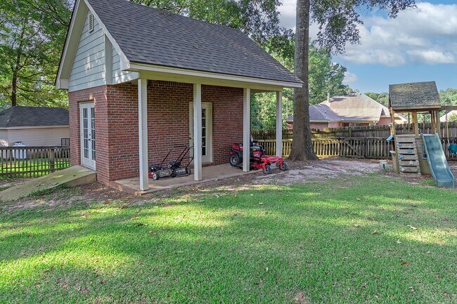 Building Photo - 55 Hickory Ln