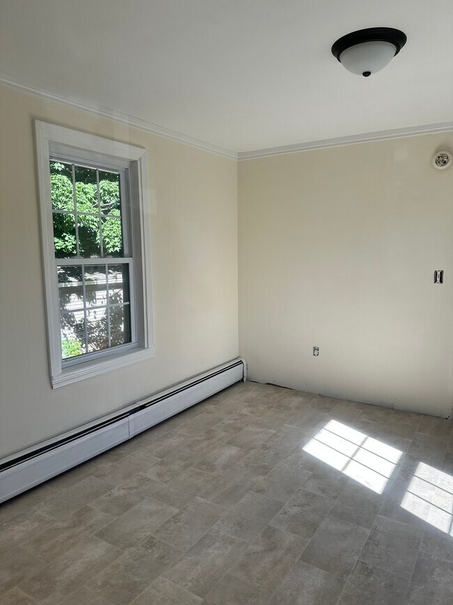 Building Photo - 19 Thorndike St