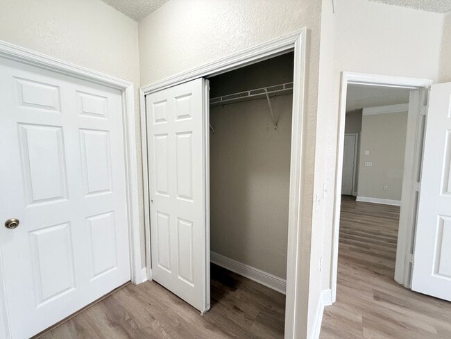 Building Photo - 13015 Plantation Park Cir