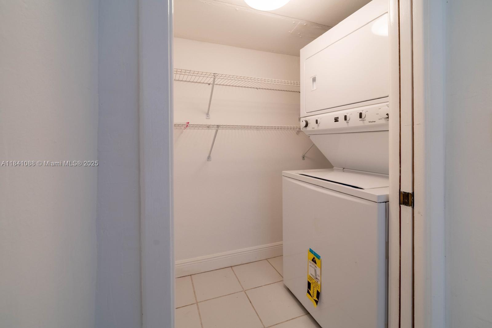 Building Photo - 1408 Brickell Bay Dr