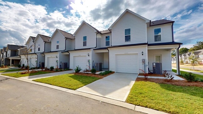 Building Photo - Immaculate New Townhome in Pringle Towns