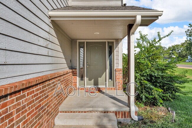 Building Photo - 4428 SE Oak Bend Dr