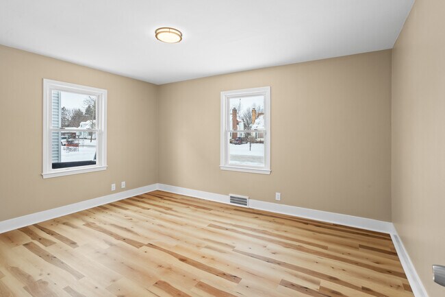 Building Photo - 2128 Windemere Ave