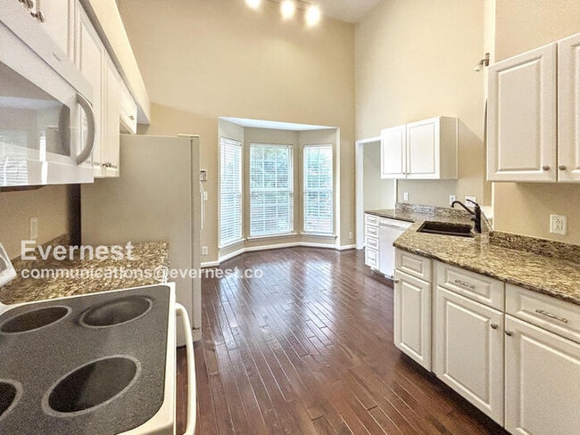 Building Photo - 6752 Sugar Hill Dr