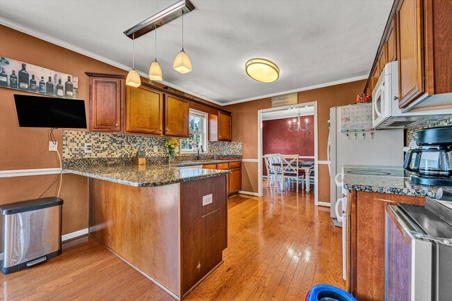 Building Photo - 221 Minnie Bell Ln