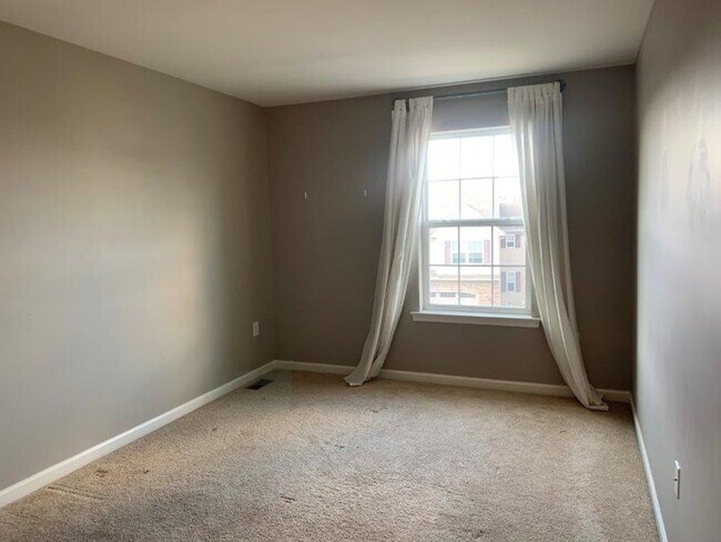 Building Photo - 346 Weatherstone Dr