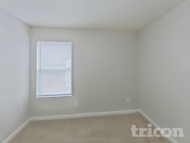 Building Photo - 2491 Marthas Ridge Dr