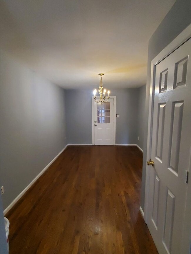 Building Photo - 3 bed 1 bath