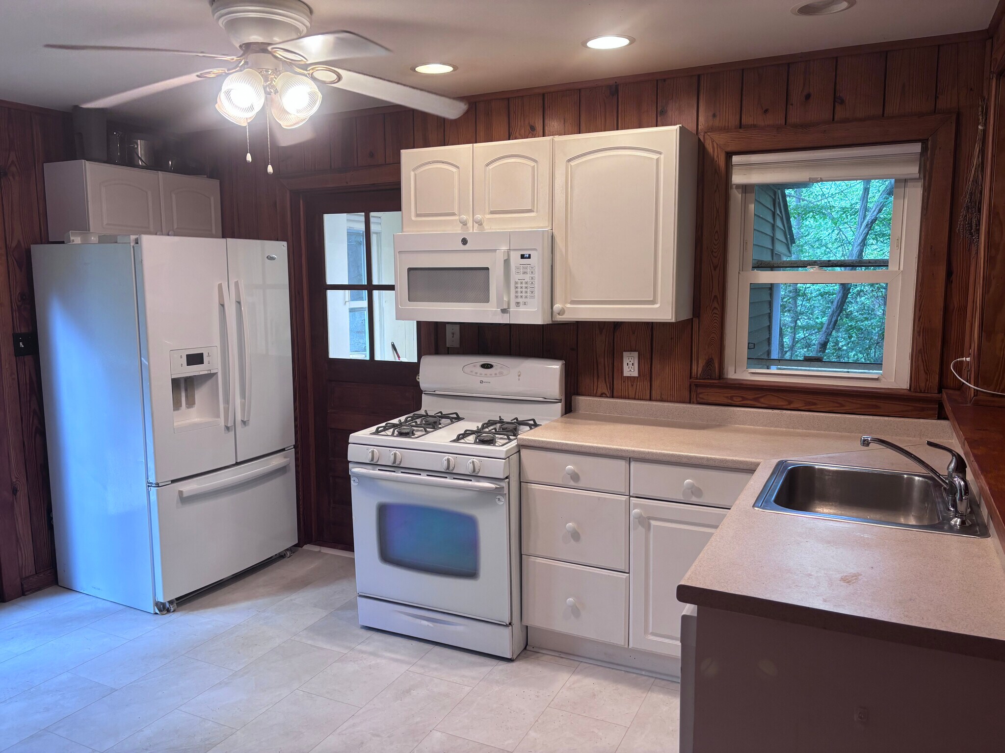 Remodeled Kitchen - 10936 Raphel Rd