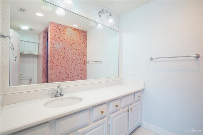 Building Photo - 24 Shasta Ave