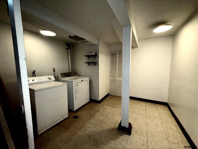 Building Photo - 2806.5 Jackson St