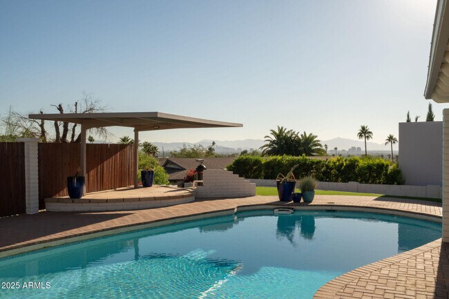 Building Photo - 2439 E Lincoln Cir