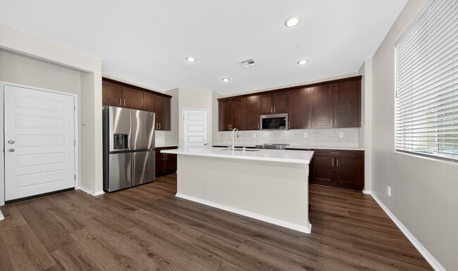 Building Photo - 1037 Yuzu Wy