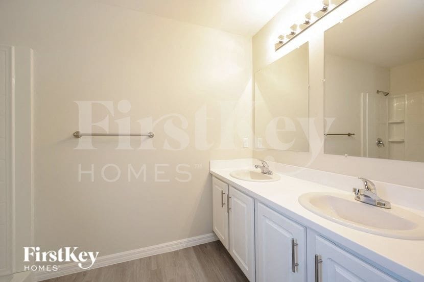 Building Photo - 840 Puccini Ave S