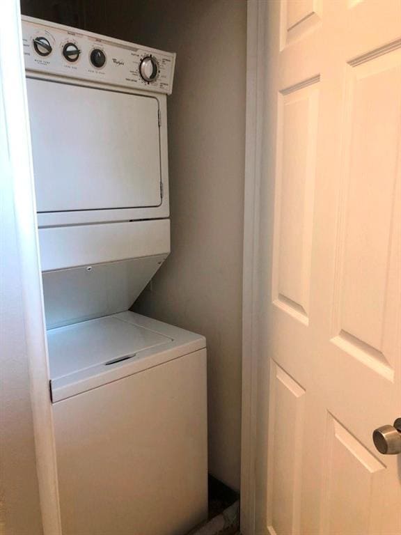 Building Photo - 2202 East Side Dr