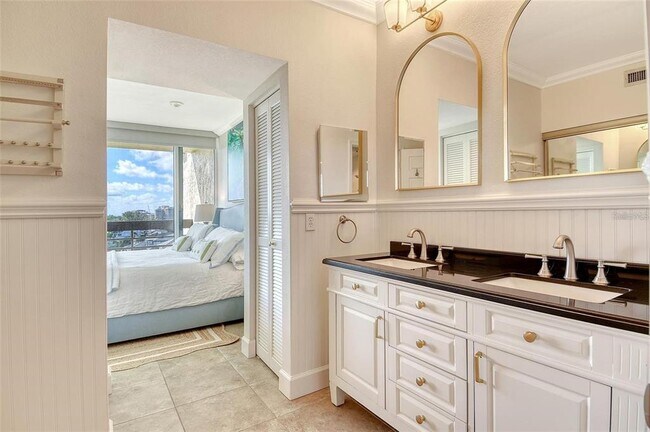 Building Photo - 1065 Gulf of Mexico Dr