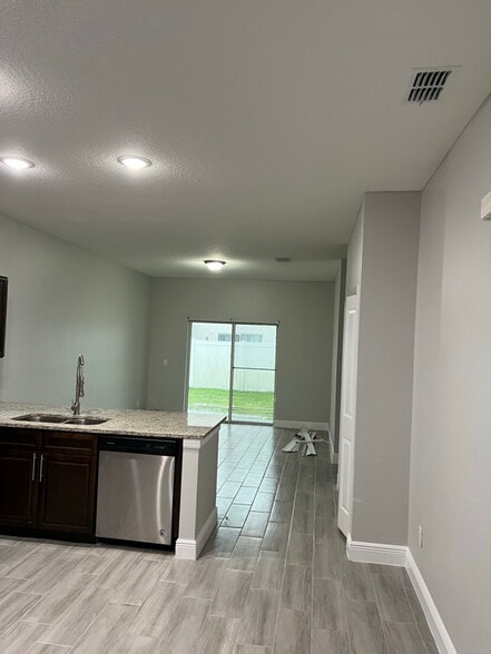 Building Photo - 736 Bittern Ln