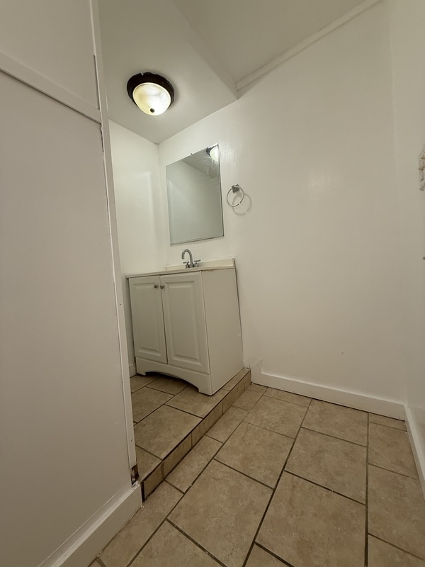 Building Photo - 19 N Lake Ave