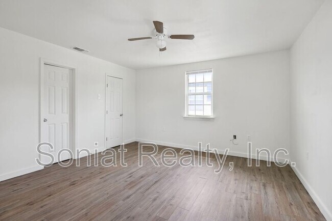 Building Photo - 7710B N Coronet Court