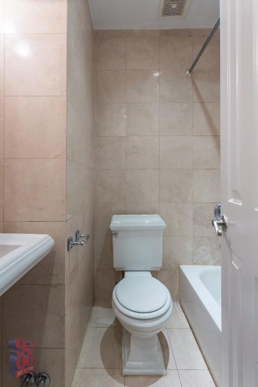 Building Photo - 53 Leroy St