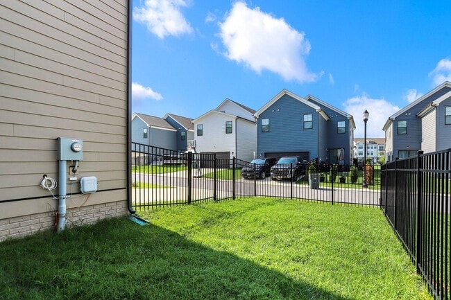 Building Photo - 404 Constellation Ln