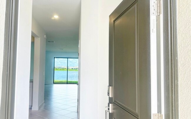 Building Photo - 15143 Sunny Day Dr