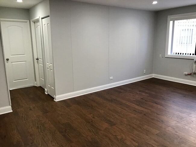 Building Photo - 5534 N Kenmore Ave