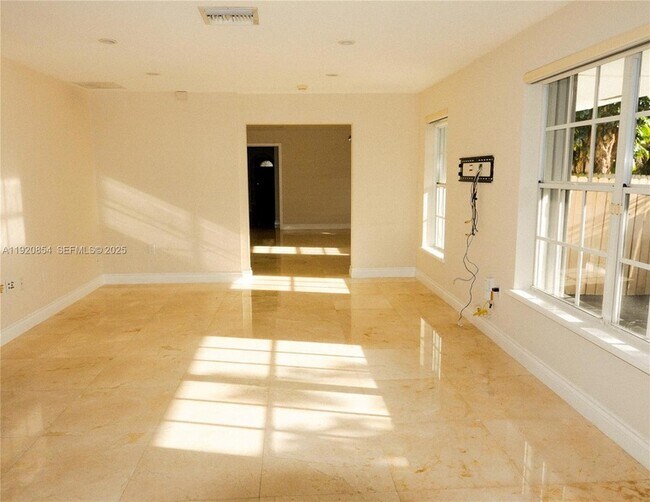 Building Photo - 6384 SW 31st St