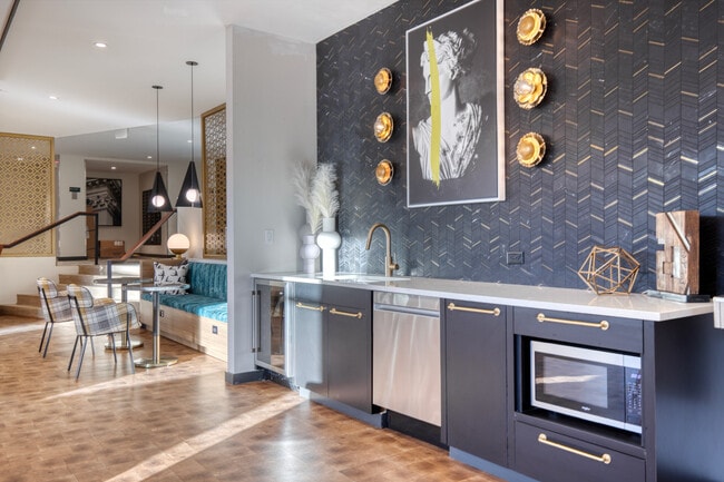 Building Photo - 10 Emerson St