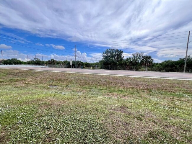 Building Photo - 5202 Laurel Pl