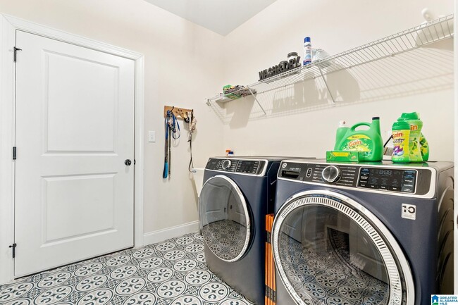 Building Photo - 277 Kinross Circle