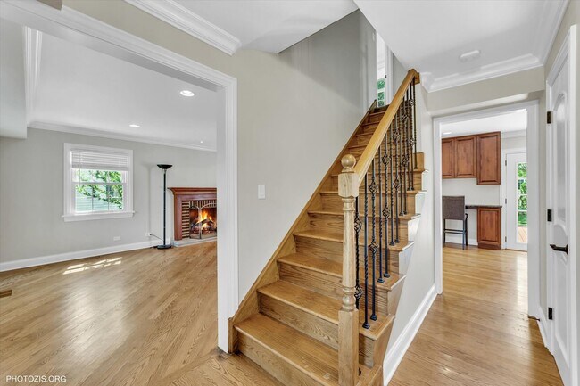 Building Photo - 950 Belmar Ln