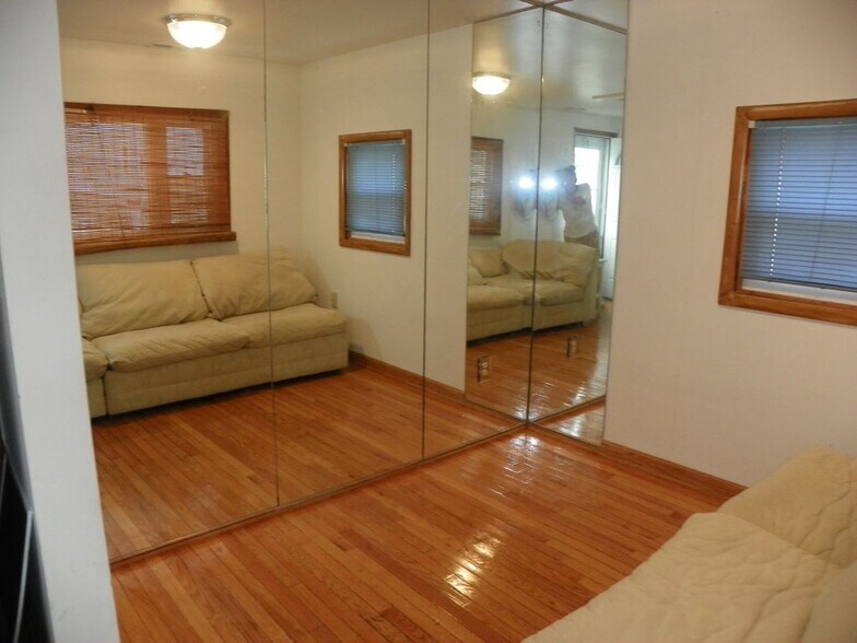 Building Photo - 105 17th Ave