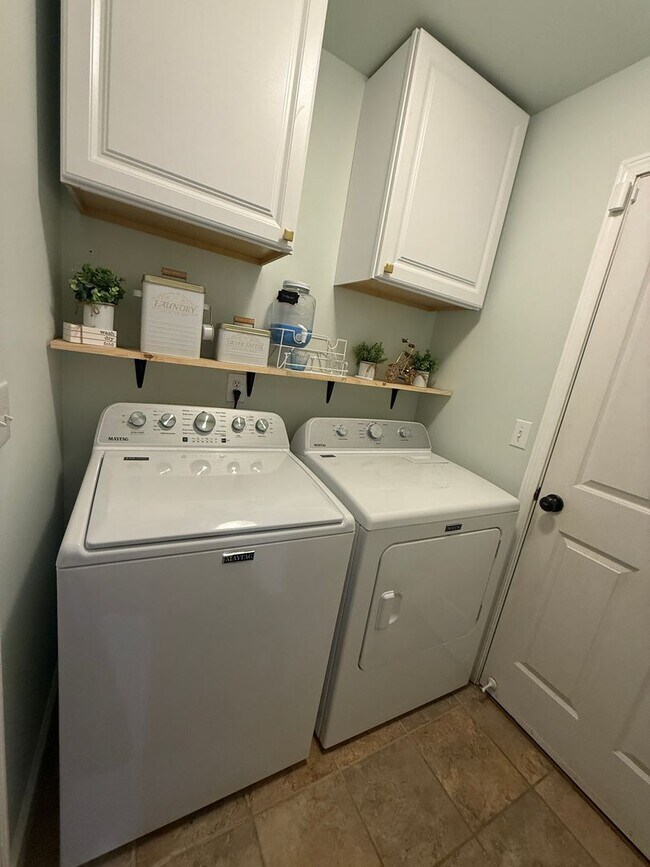 Building Photo - Silverdale 2 Story Home 4bed 2.5 bath