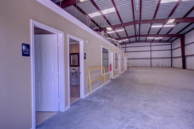 Building Photo - 914 Oak Glen Dr