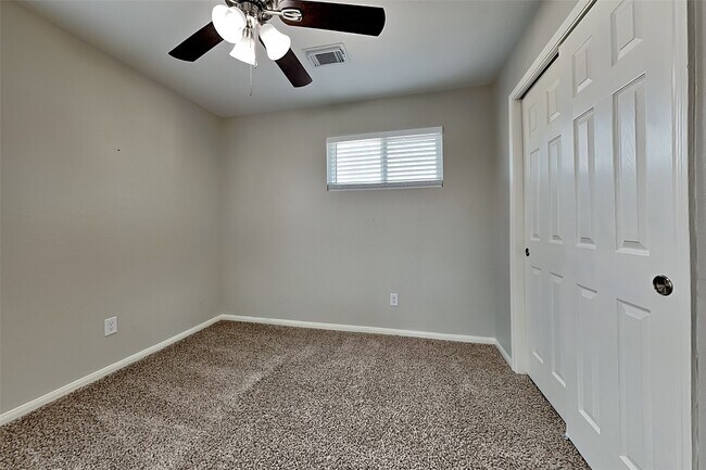 Building Photo - 16731 N Blue Jay Dr