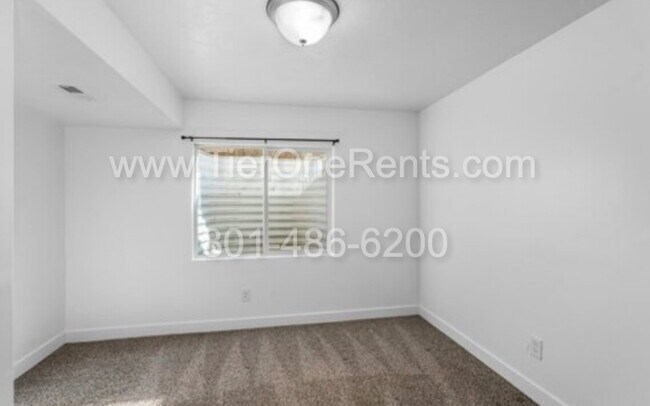 Building Photo - NO DEPOSIT option available for qualified renters